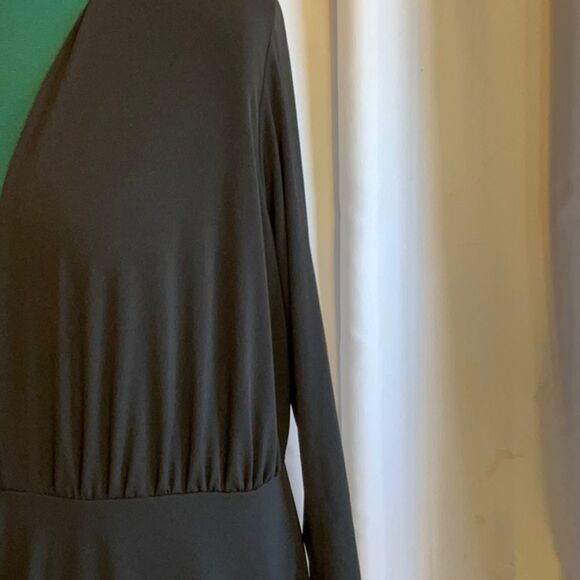 Long sleeved black dress by MISGUIDED in size 18 with deep v cut neckline - Picture 5 of 12